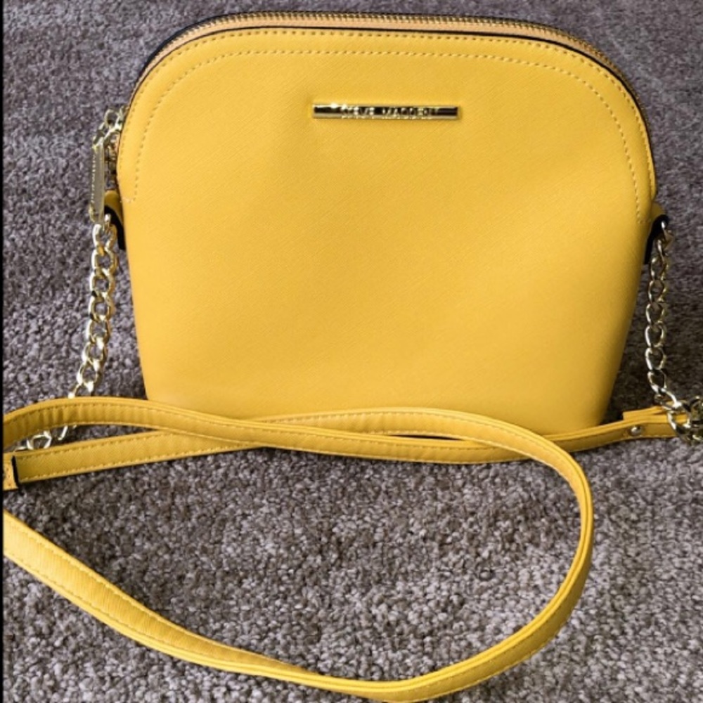 Steve Madden Crossbody 💛